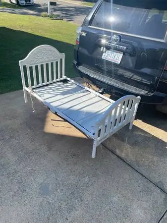 Child bed no mattress