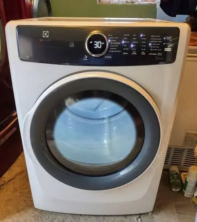 ELECTRIC DRYER ELECTROLUX MEGA CAPACITY STACKABLE WITH STEAM 2 YEARS OLD