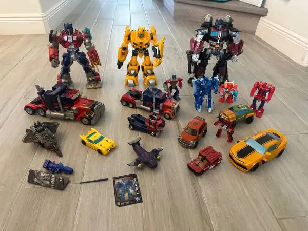 Large Lot of Transformers mostly from the early 2000s Reduced!!!