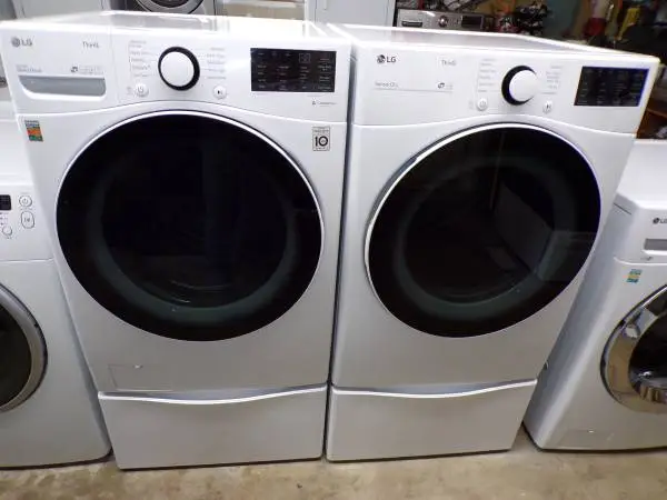 2021 LG washer and dryer /pedestals