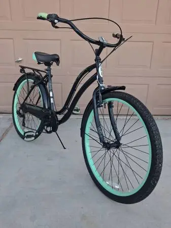 Like New Ladies Schwinn Beach Cruiser Bike PRICE Is FIRM