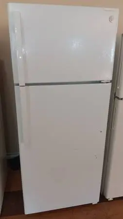 TOP / BOTTOM REFRIGERATOR/FREEZER