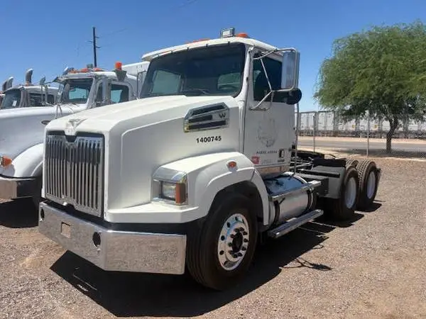 2013 WESTERN STAR DAY CAB