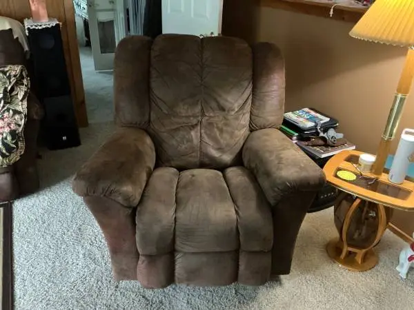 2 Lazy Boy recliners