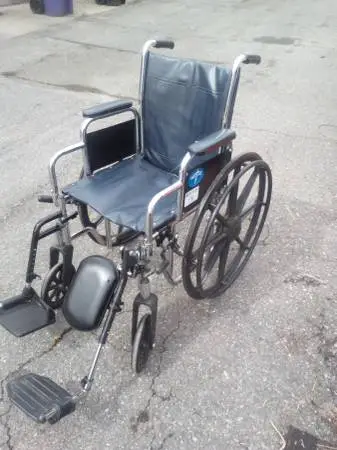 ELEVATED LEG REST FOR A WHEELCHAIR