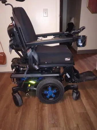 Quantum power lift wheel chair-----REDUCED--------