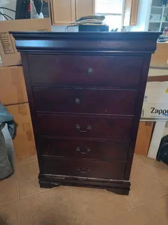 FREE DRESSER