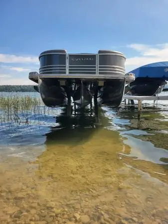 2019 Sylvan Tri-toon sealegs