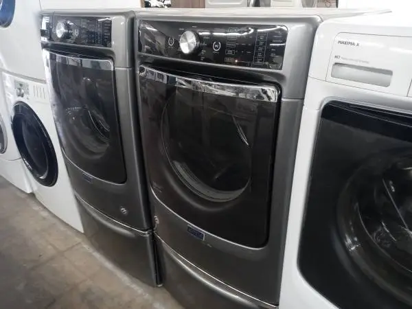 ★Maytag gray front load washer and gas dryer set on pedestals