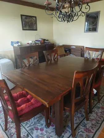 Solid wood dining room table w/ 6 chairs