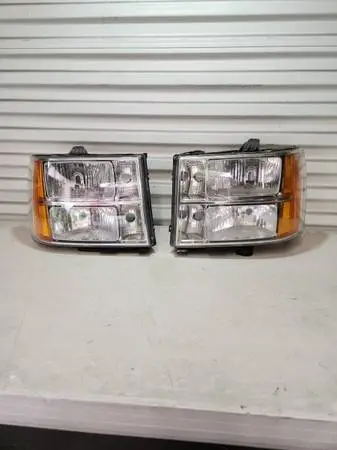 2007 to 2013 GMC Sierra OEM Headlights