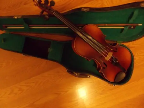 Vintage 4/4 Stradivarius Copy Made in Czechoslovakia w/ Bow & Case
