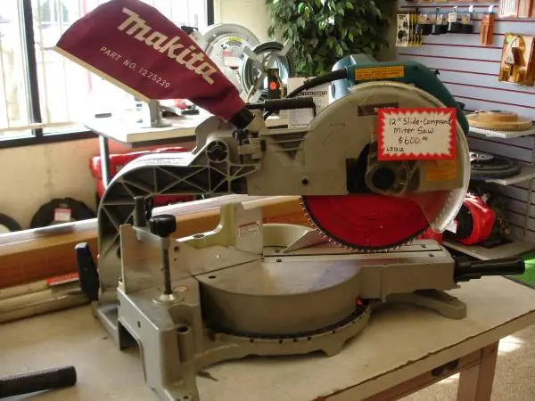 Makita 12 Slide Compound Miter Saw