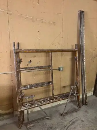 (2)sets of 5 Ft Scaffolding -2 arms