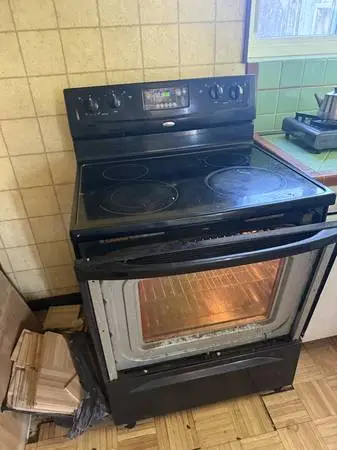 Electric Range / Stove – Good Condition – Fully Working