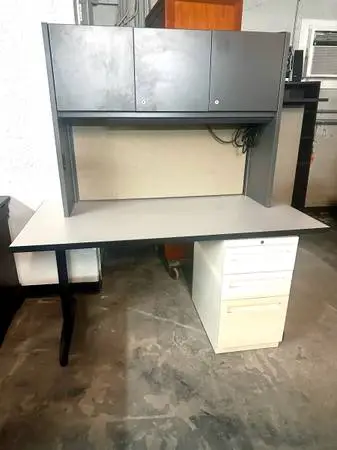 HON”OFFICE DESK COMPUTER DESK WITH HUTCH
