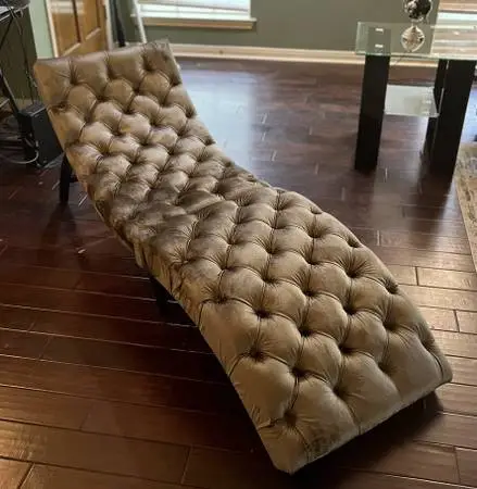 Grey Tufted Chaise Lounge Chair