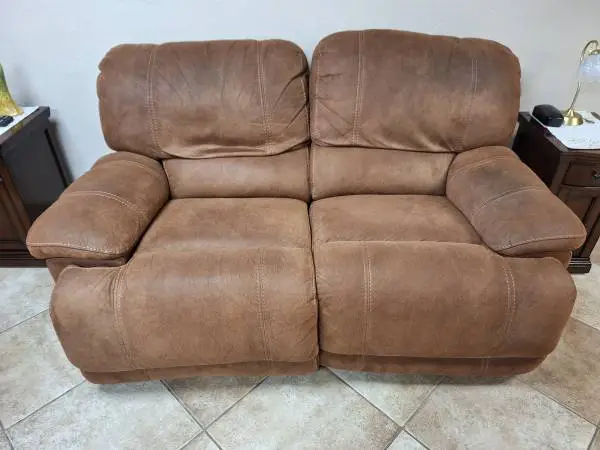 Power Reclining Love Sofa