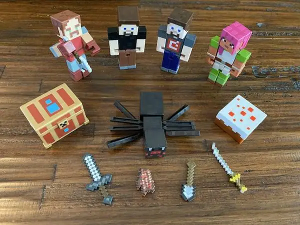 MINECRAFT DUNGEONS FIGURES LOT   ADIENE, HAL & SPIDER ~ PLUS EXTRAS