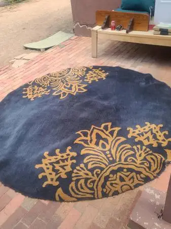 (2) rugs