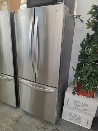 30 lg stainless steel compact French door refrigerator ice maker