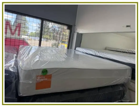 QUEEN SIZE BORING MEMORY FOAM MATTRESS & BOX BED SET