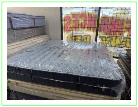 KING & SIZE STEARNS & FOSTER ESTATE MATTRESS & BOX SPRINGS BED SET