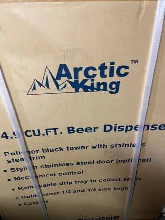 Kegerator/ Beer Dispenser( brand new), Arctic King 4.9 cu ft