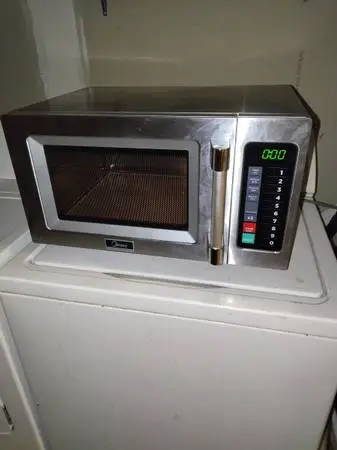 Media flatbed countertop microwave commercial for sale in Pine Hills