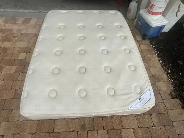 QUEEN PILLOW TOP FAIRLY NEW. VERY CLEAN