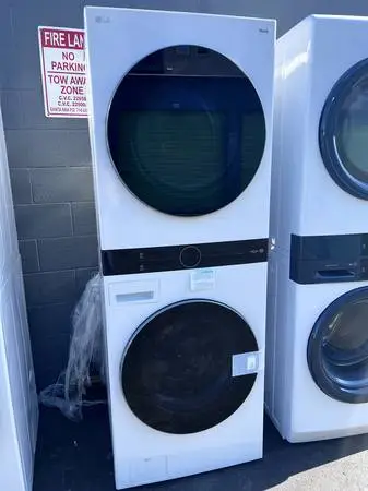 New ! Lg 27 steam tower washer and gas dryer