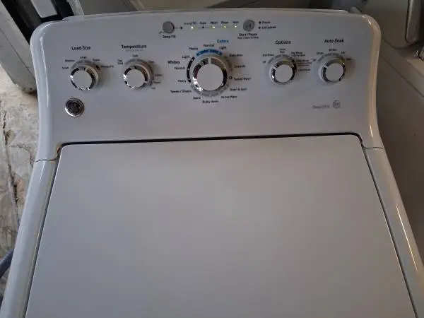 GE DEEP FILL Washer .  EXCELLENT CONDITION.