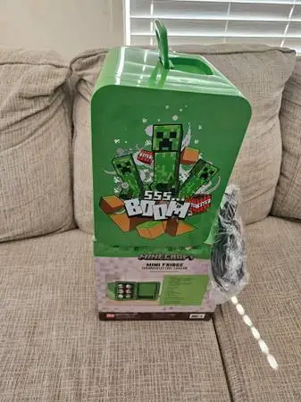 Minecraft 18732 Mini Fridge Thermoelectric Cooler 4 Liter / 6 Can -New