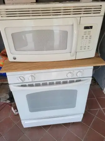 Gas Stove & Microwave