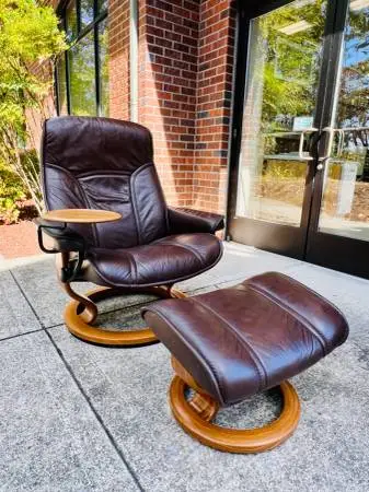 Ekornes Stressless Chair & Ottoman! MSRP $4,200! Large. Excellent!
