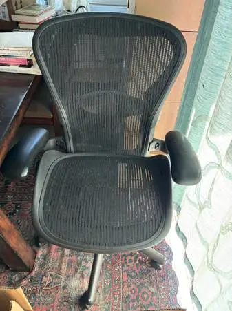 Aeron chair B size $100