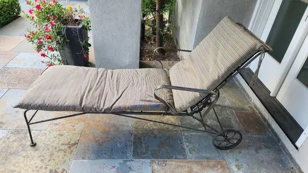 Woodard chaise lounge outdoor furniture