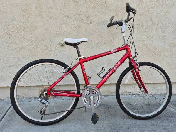 TREK NAVIGATOR 200. NEW TURES. 21 SPEED. READY TO RIDE!!!
