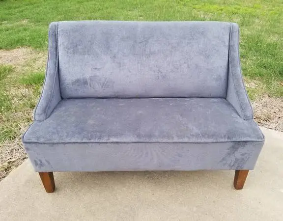 🌸CUTE MODERN GRAY SETTEE LOVESEAT SOFA $80 OBO🌸 NEED GONE ASAP -