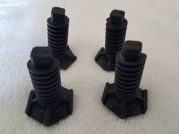 Four (4) Feet for a 30 Hotpoint Gas Stove/Oven/Range - Like New!