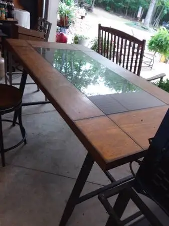 Dining Table with 4 swivel stools