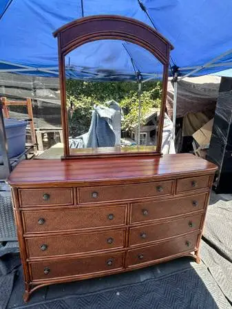 BEAUTIFUL LIKE NEW BASSETT WOODEN DRESSER WITH MIRROR CAN DELIVER LOCAL IF NEEDE