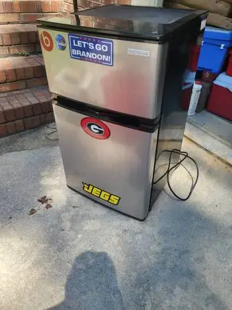 Insignia MINI FRIDGE with Freezer