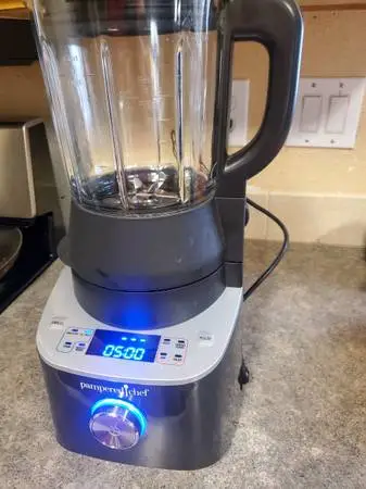 Like new Pampered chef blender. Hot / cold
