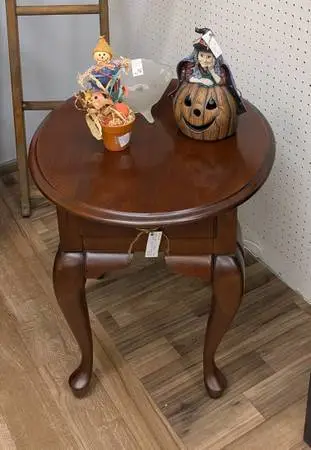 Side Table, Queen Anne Style, Vintage