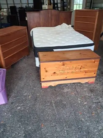 Bedroom set