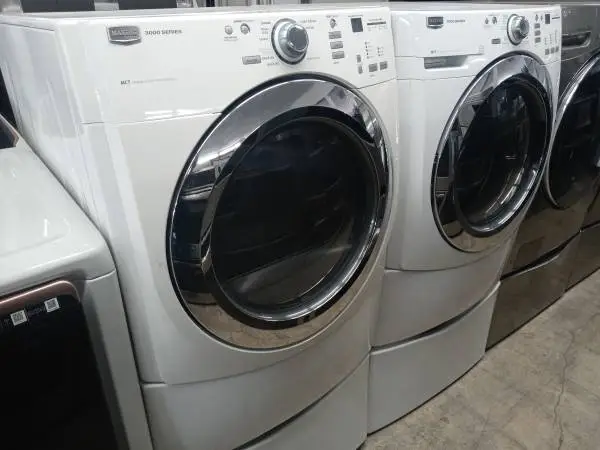★Maytag 3000 front load washer and dryer set on pedestals