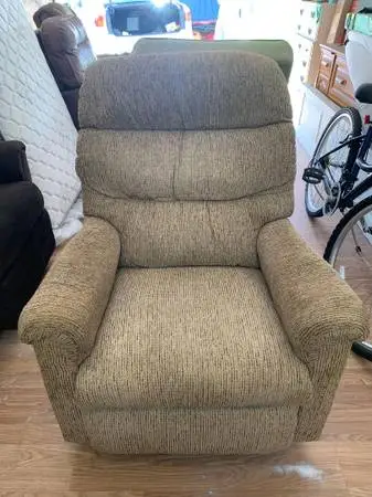 Slimline LAZBOY  Recliner in Excellent Condition