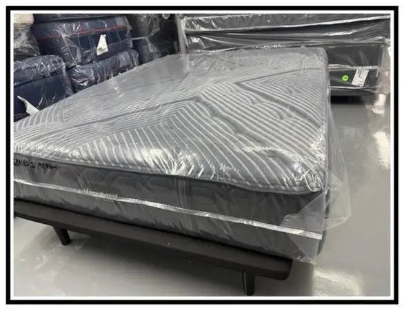 QUEEN SIZE SIMMONS BEAUTYREST BLACK SERIES 1 MATTRESS & BOX BED