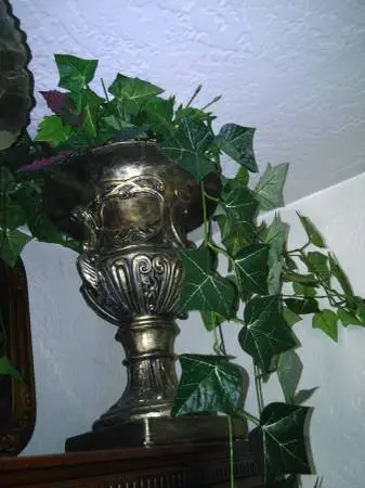 NEW NEVER USED ELABORATE DESIGNER QUALITY FLOWER POT URN ON PEDESTAL